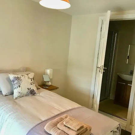 Warrensgrove Estate Pensión 4*