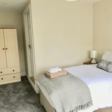 Πανσιόν Warrensgrove Estate Crookstown