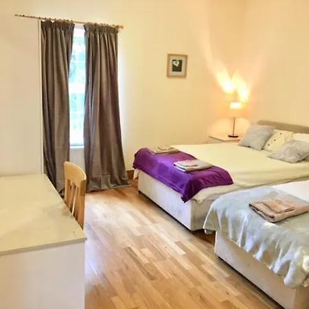 Warrensgrove Estate Guest house 4*